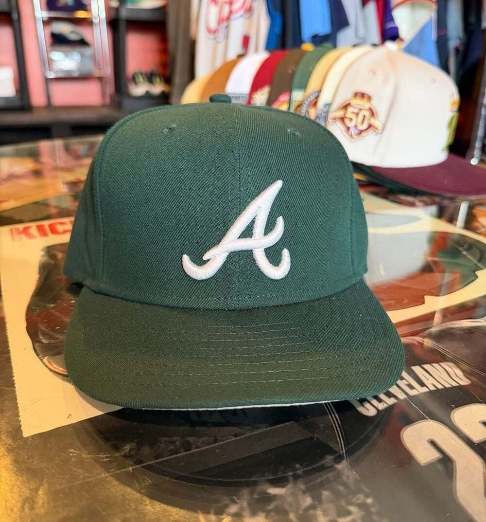 New Era Atlanta Braves 59FIFTY Fitted Hat Size 7 Dark Green